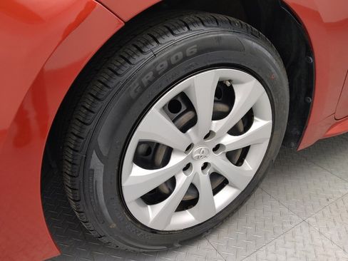 Used 2021 Toyota Corolla LE FWD image 31