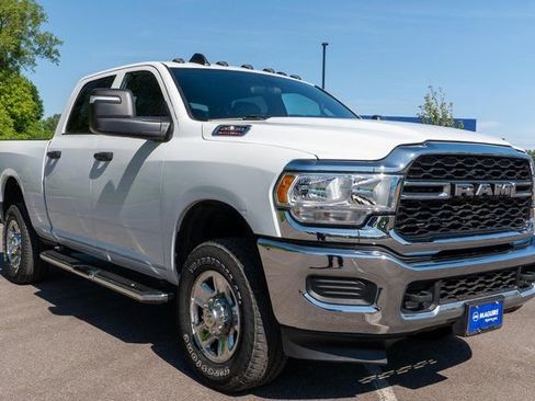 Used 2024 RAM 2500 Tradesman w/ Chrome Appearance Group AWD/4WD image 4