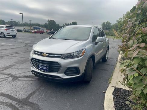 Used 2020 Chevrolet Trax LS w/ Tint and Cruise Package FWD image 3