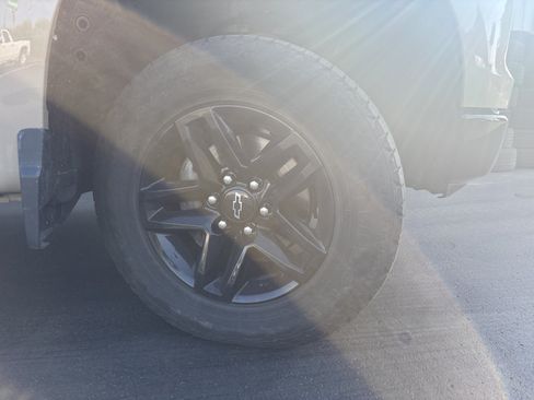 Used 2022 Chevrolet Silverado 1500 LT Trail Boss AWD/4WD image 3
