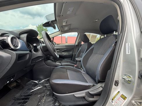 Used 2025 Nissan Versa SV FWD image 25