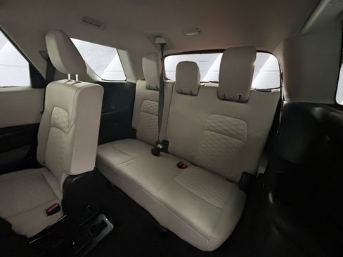 Used 2022 Nissan Pathfinder SV image 18