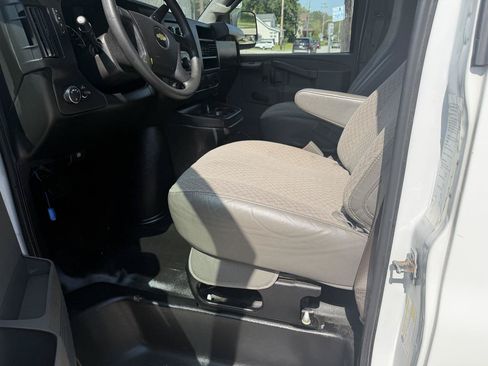 Used 2019 Chevrolet Express 2500 RWD image 15