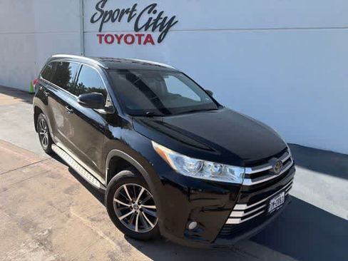 Used 2019 Toyota Highlander XLE AWD/4WD image 1