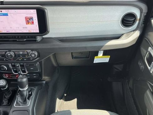 New 2026 Jeep Gladiator Sport AWD/4WD image 15