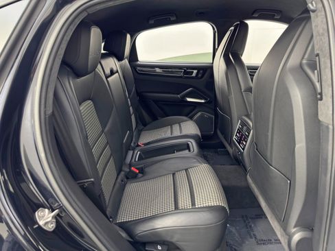 Used 2022 Porsche Cayenne Turbo S image 44