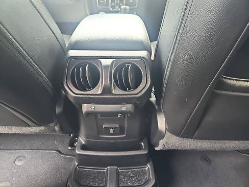 Used 2020 Jeep Wrangler Unlimited Sahara AWD/4WD image 29
