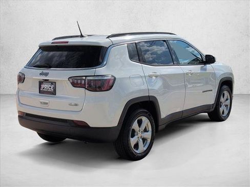 Used 2017 Jeep Compass Latitude w/ Popular Equipment Group FWD image 5