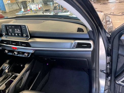 Used 2021 Kia Telluride LX FWD image 16