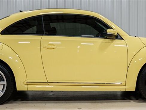 Used 2013 Volkswagen Beetle 2.5 FWD image 16