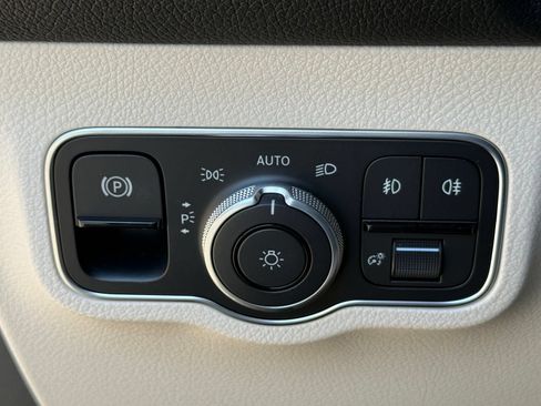 Used 2026 Mercedes-Benz GLB 250 image 30