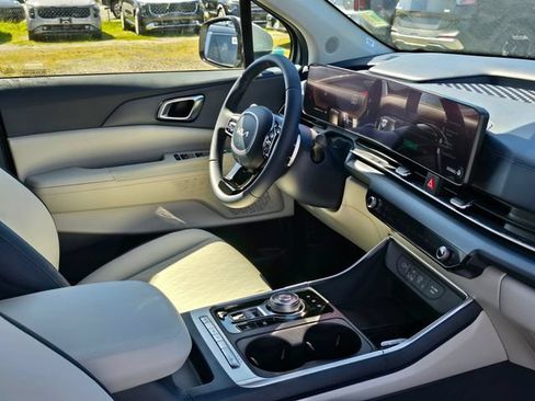 New 2026 Kia Carnival EX FWD image 10