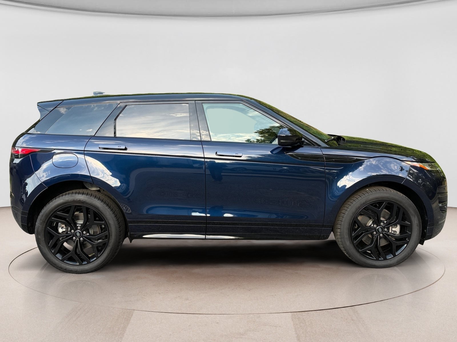 Certified 2023 Land Rover Range Rover Evoque R-Dynamic S AWD/4WD image 6
