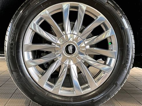 Used 2024 Cadillac Escalade Premium Luxury RWD image 37
