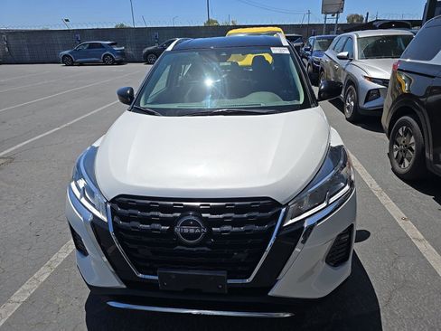 Used 2023 Nissan Kicks SV FWD image 2