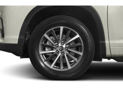 Used 2019 Toyota Highlander XLE AWD/4WD image 11