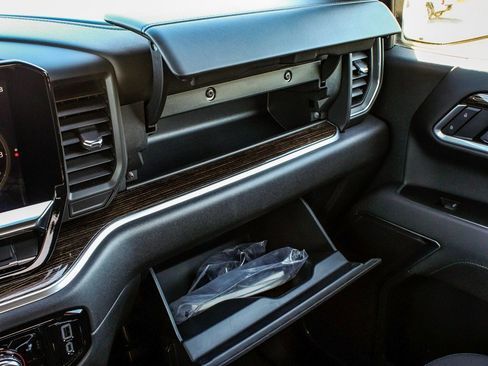 Used 2025 GMC Sierra 1500 Elevation image 18