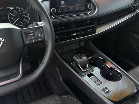 Used 2025 Nissan Rogue SV FWD image 20