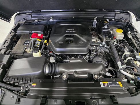 Used 2021 Jeep Wrangler Unlimited Sahara w/ Uconnect 4C Nav & Sound Group image 11