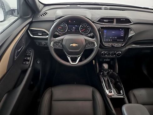 Used 2023 Chevrolet TrailBlazer ACTIV w/ Sun and Liftgate Package FWD image 11