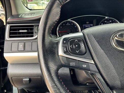 Used 2017 Toyota Camry LE image 24