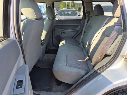 Used 2006 Jeep Grand Cherokee Laredo AWD/4WD image 25