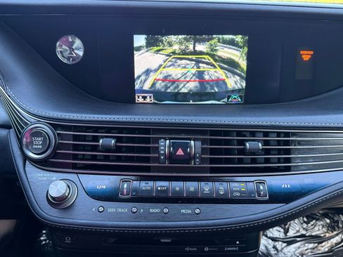 Used 2018 Lexus LS 500 AWD w/ Accessory Package (Z2) image 31