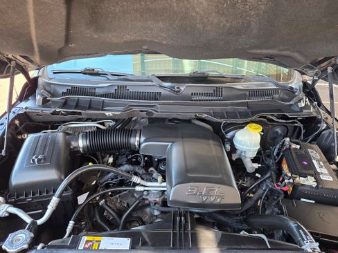 Used 2018 RAM 1500 Express RWD image 27
