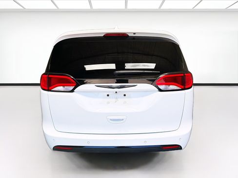 Used 2019 Chrysler Pacifica Limited w/ Advanced Safetytec Group FWD image 5