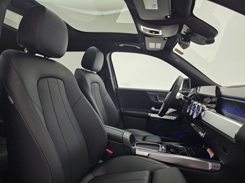 Certified 2025 Mercedes-Benz GLB 250 4MATIC image 15