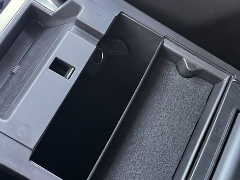 Used 2022 Ford Explorer XLT w/ Equipment Group 202A image 24