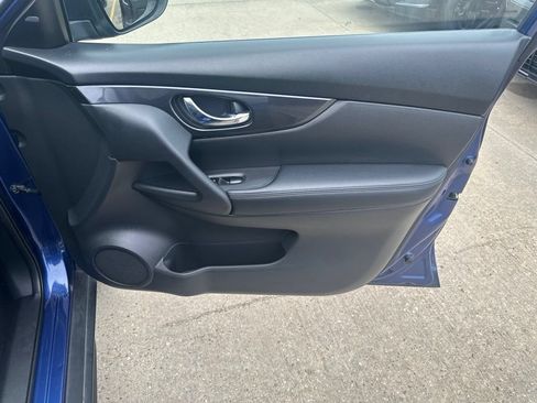 Used 2020 Nissan Rogue SV FWD image 33