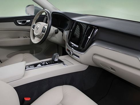 Certified 2023 Volvo XC60 B5 Core w/ Climate Package AWD/4WD image 20