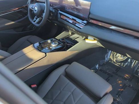 Used 2026 BMW 530i w/ M Sport Package RWD image 12