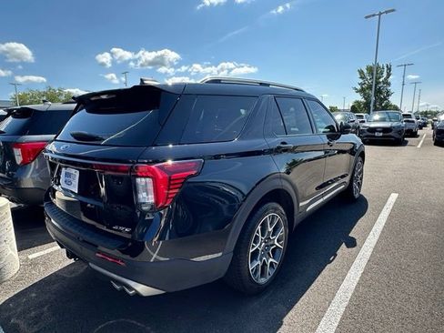 Certified 2025 Ford Explorer Platinum w/ Ultimate Package AWD/4WD image 5