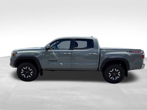 Used 2023 Toyota Tacoma TRD Off-Road w/ Black Out Package (TMS) AWD/4WD image 4
