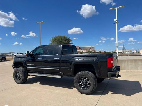 Used 2017 GMC Sierra 2500 Denali w/ Duramax Plus Package AWD/4WD image 4
