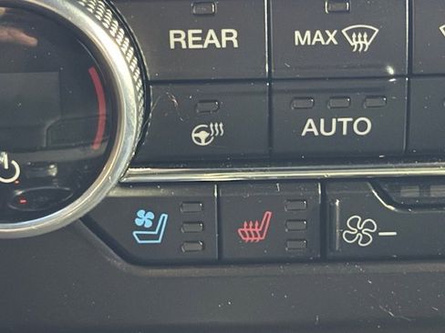 Certified 2021 Ford Expedition XLT image 11