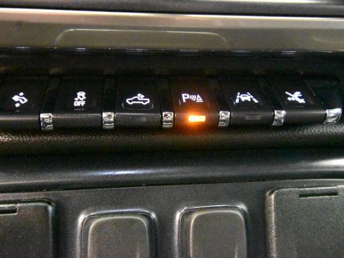 Used 2018 Chevrolet Silverado 1500 High Country image 21