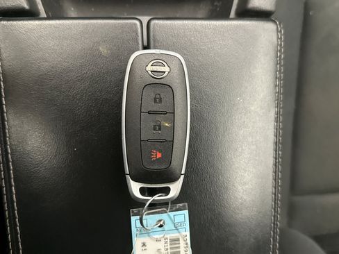 Used 2023 Nissan Rogue S AWD/4WD image 10