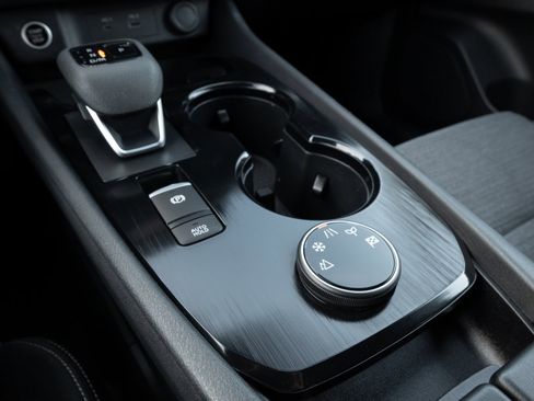 Used 2023 Nissan Rogue SV image 29