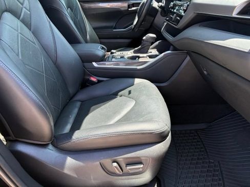 Used 2020 Toyota Highlander Platinum AWD/4WD image 21