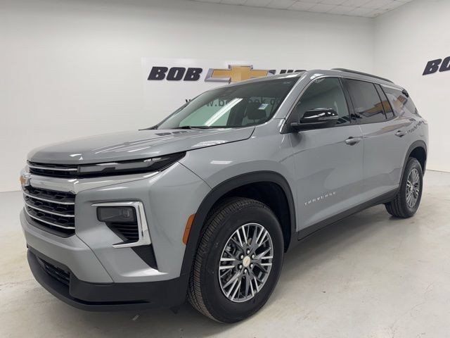 Used 2026 Chevrolet Traverse LT FWD image 1