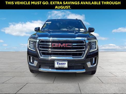 Used 2024 GMC Yukon SLT AWD/4WD image 3