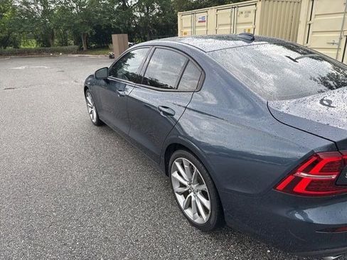Used 2021 Volvo S60 T5 Momentum w/ Premium Package FWD image 13