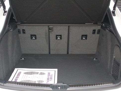 New 2026 Porsche Macan image 12