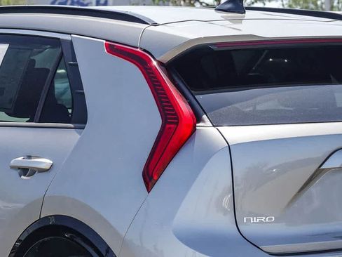 Used 2024 Kia Niro Wind FWD image 7