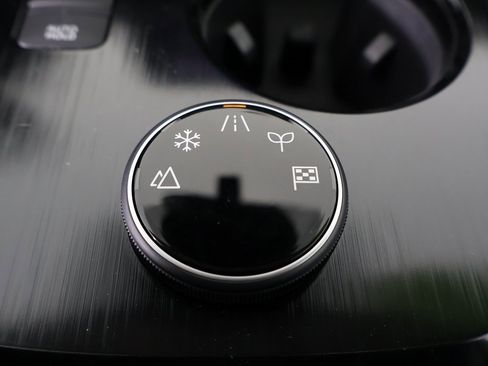 Used 2022 Nissan Rogue SV image 4