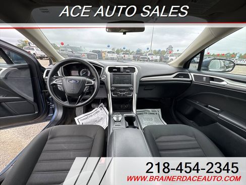 Used 2018 Ford Fusion SE w/ Fusion SE Technology Package image 9