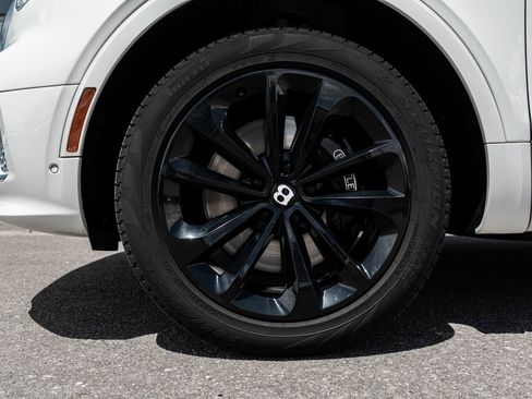 Certified 2022 Bentley Bentayga AWD/4WD image 6